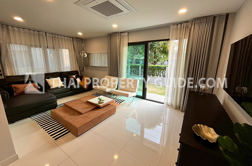 House with Shared Pool in Bangnatrad 